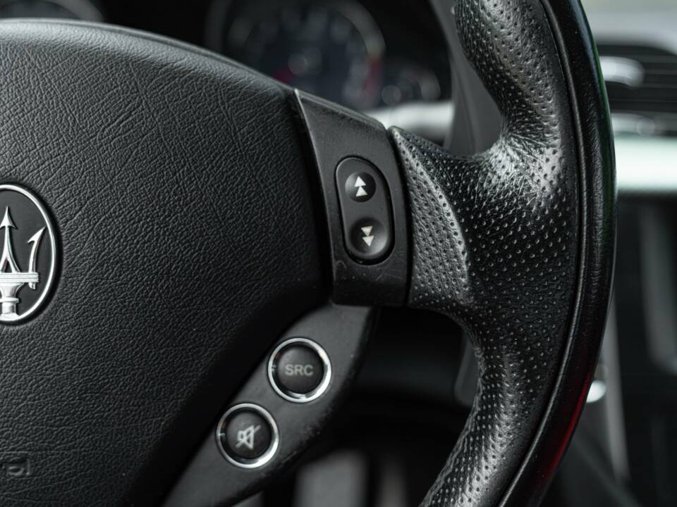 Bild 41/50 von Maserati GranTurismo 4.2 (2008)