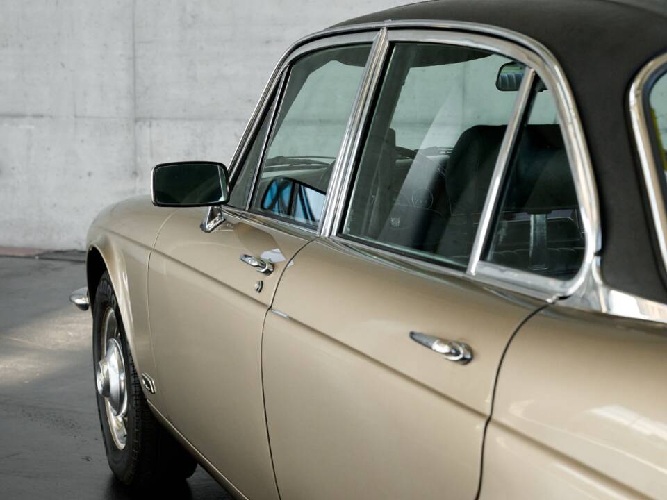 Bild 18/50 von Jaguar XJ 6 L 4.2 (1975)