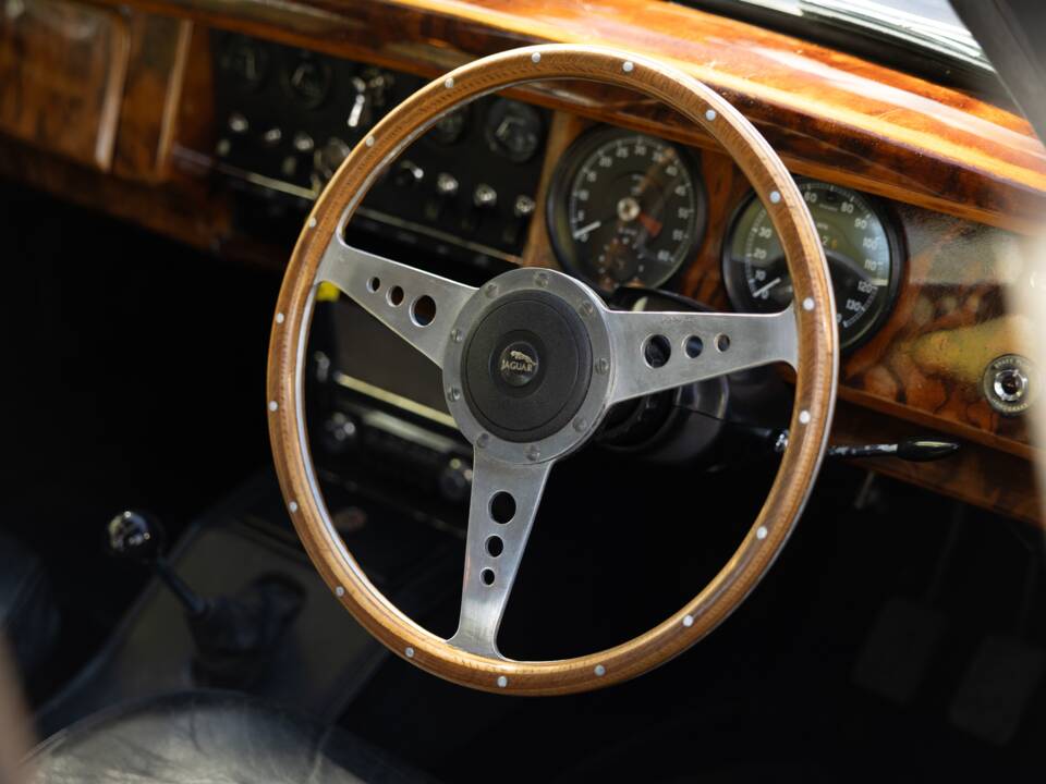 Image 8/50 de Jaguar Mk II 3.8 (1966)