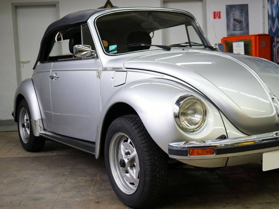 Immagine 3/31 di Volkswagen Käfer 1303 LS (1979)