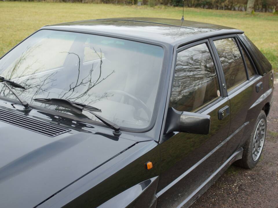 Bild 10/105 von Lancia Delta HF Integrale 16V (1990)