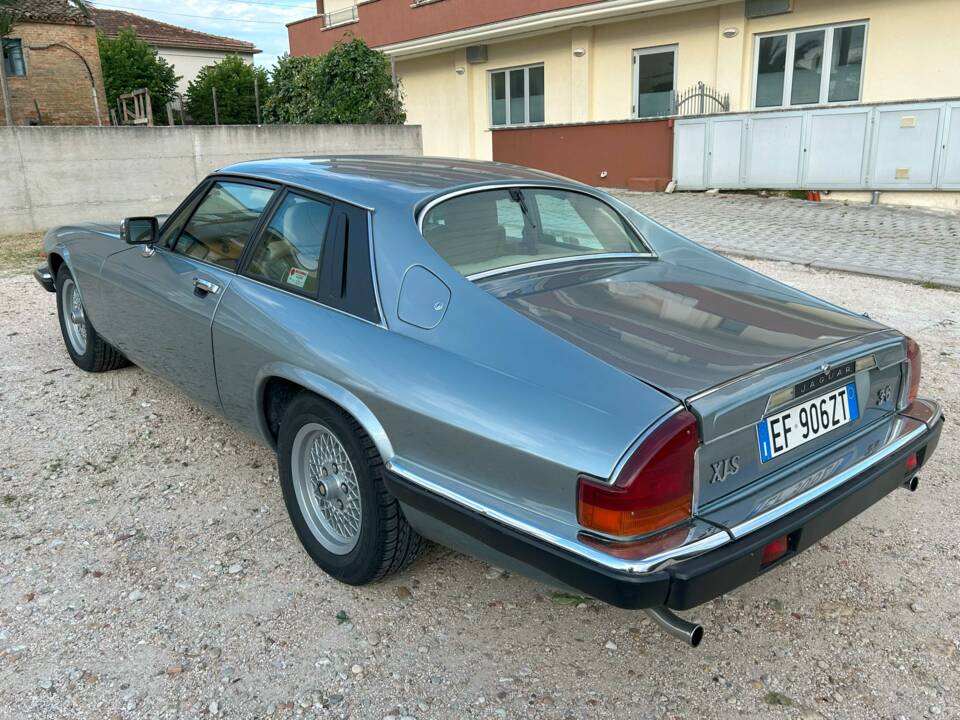 Image 5/38 de Jaguar XJ-S 3.6 (1990)