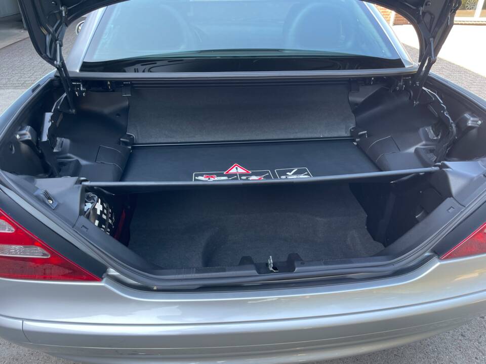 Imagen 9/26 de Mercedes-Benz SLK 200 Kompressor (2002)