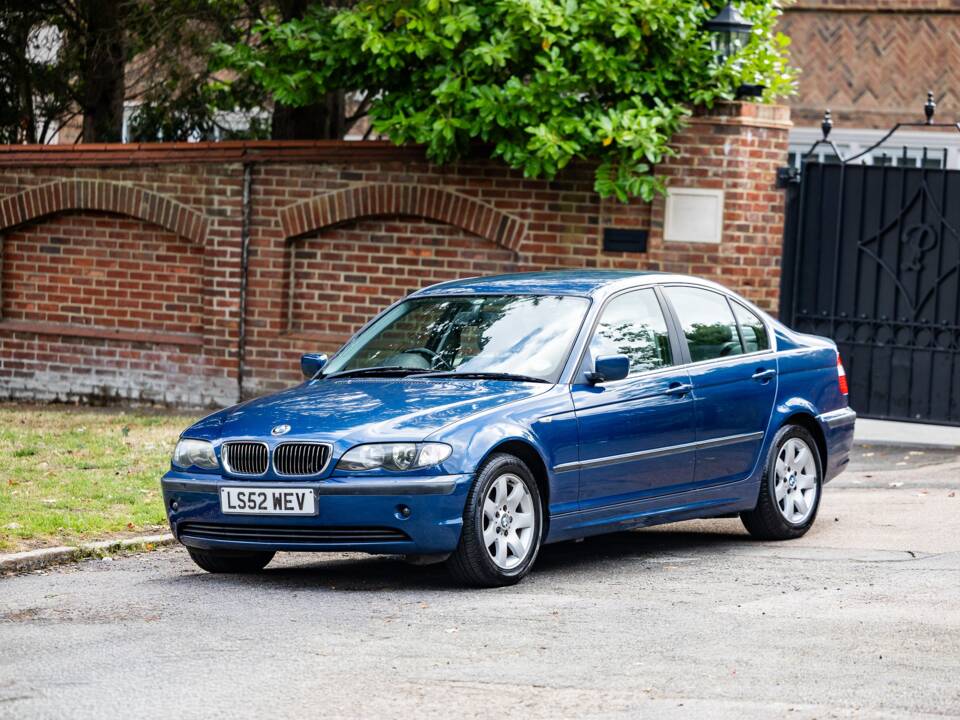 Image 12/38 of BMW 325i (2002)