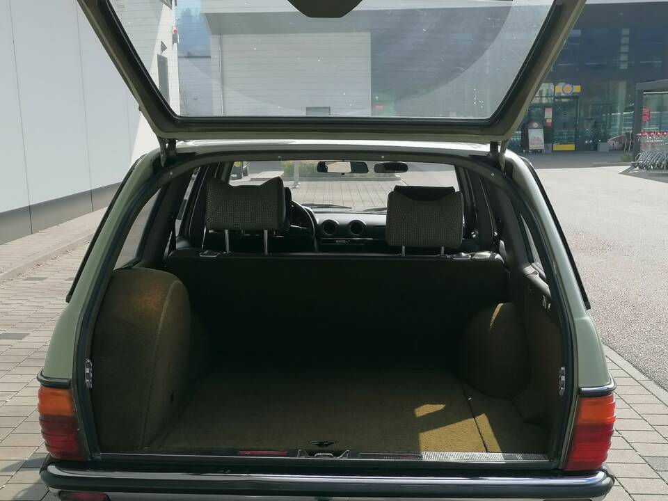 Immagine 13/55 di Mercedes-Benz 300 TD (1979)