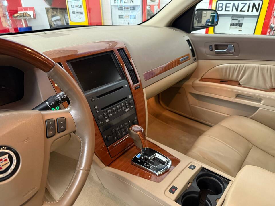 Image 9/17 of Cadillac STS 4.6 (2008)