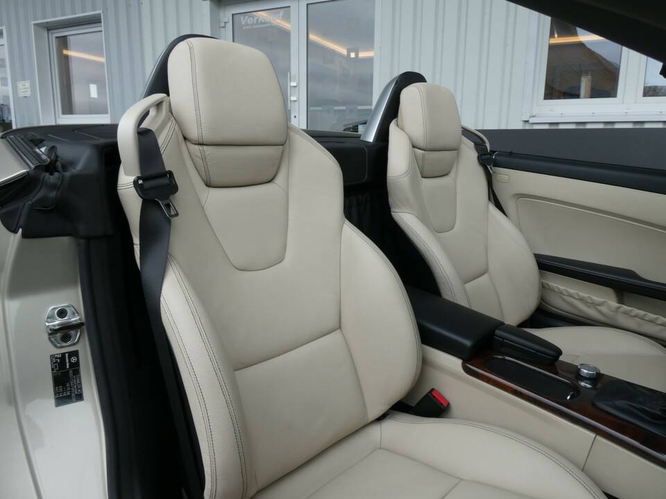 Image 13/15 de Mercedes-Benz SLK 250 (2011)
