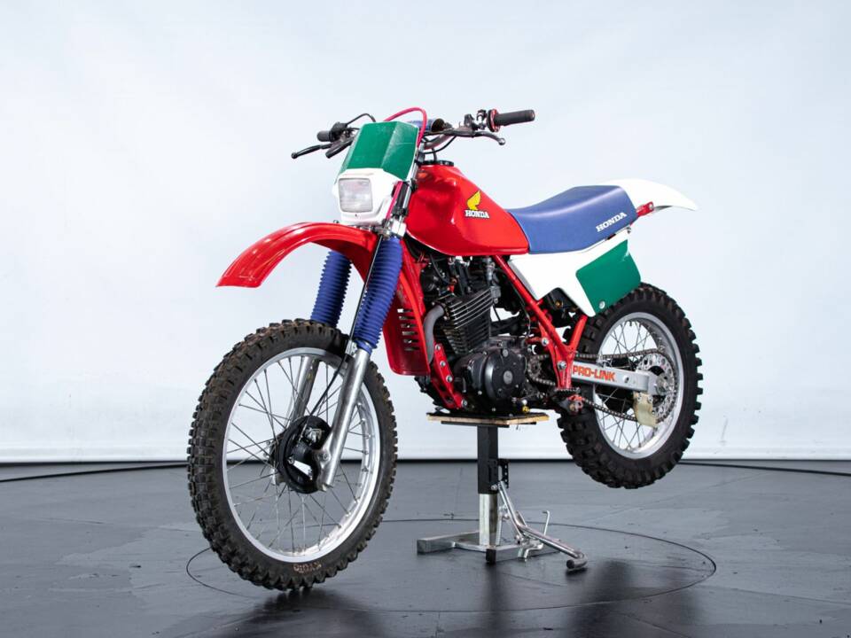 Image 1/9 of Honda DUMMY (1989)