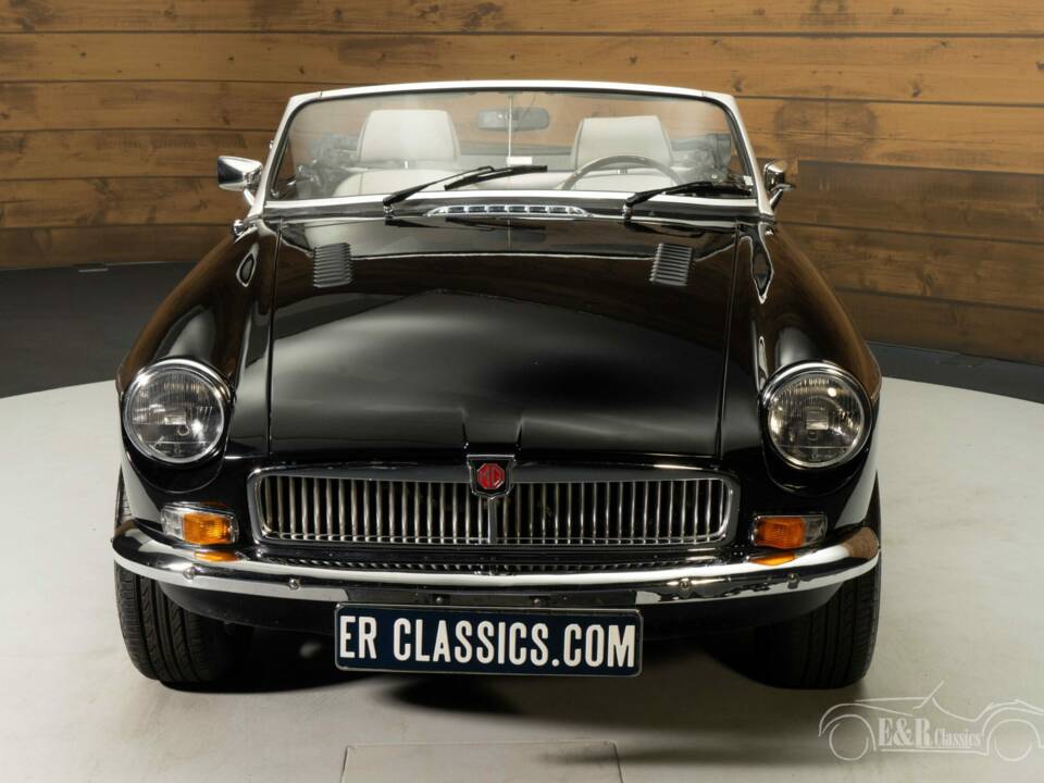 Image 4/8 de MG MGB V8 (1980)