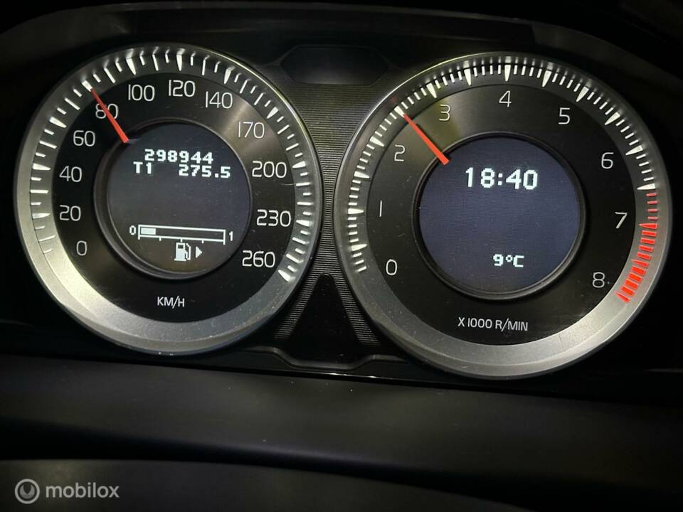 Image 36/44 of Volvo V 70 2.0 T5 (2012)