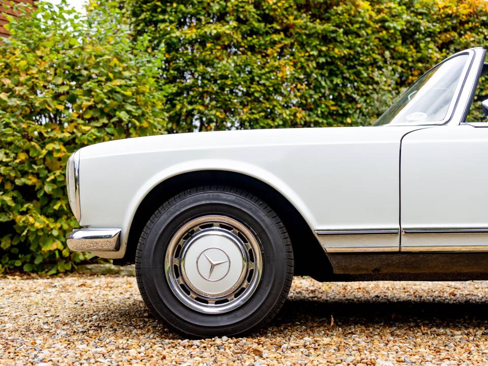 Image 27/50 of Mercedes-Benz 280 SL (1968)