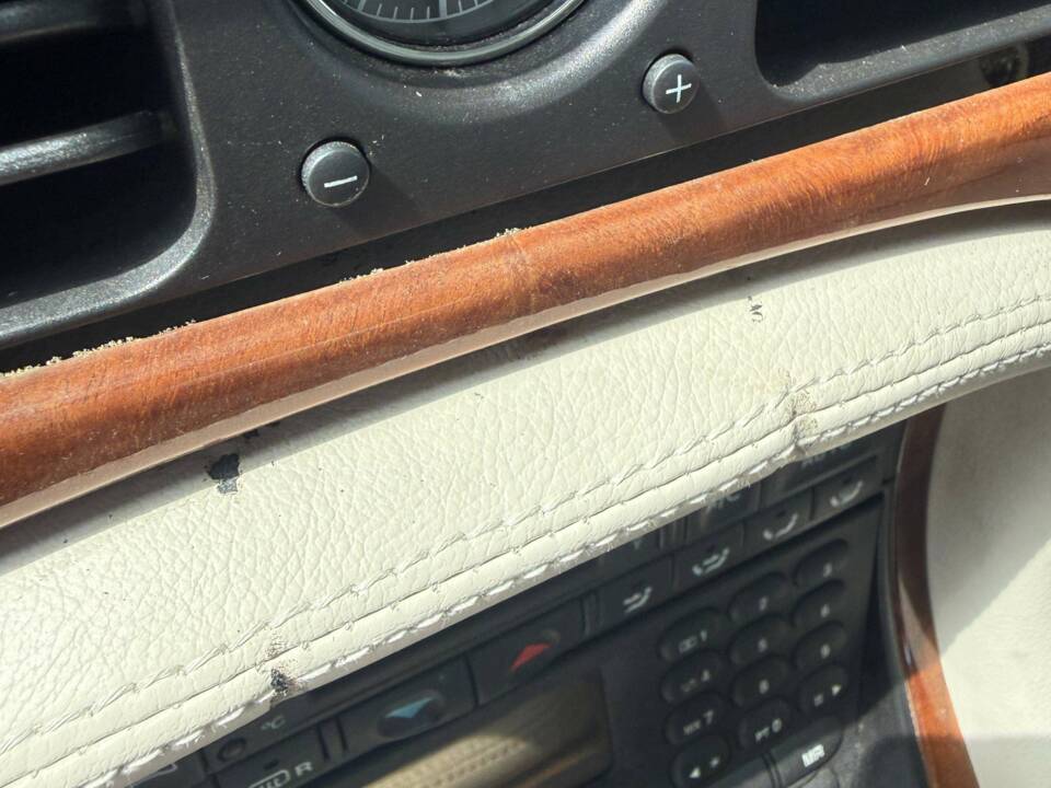 Image 18/18 of Jaguar XJ 8 4.0 Executive (2000)