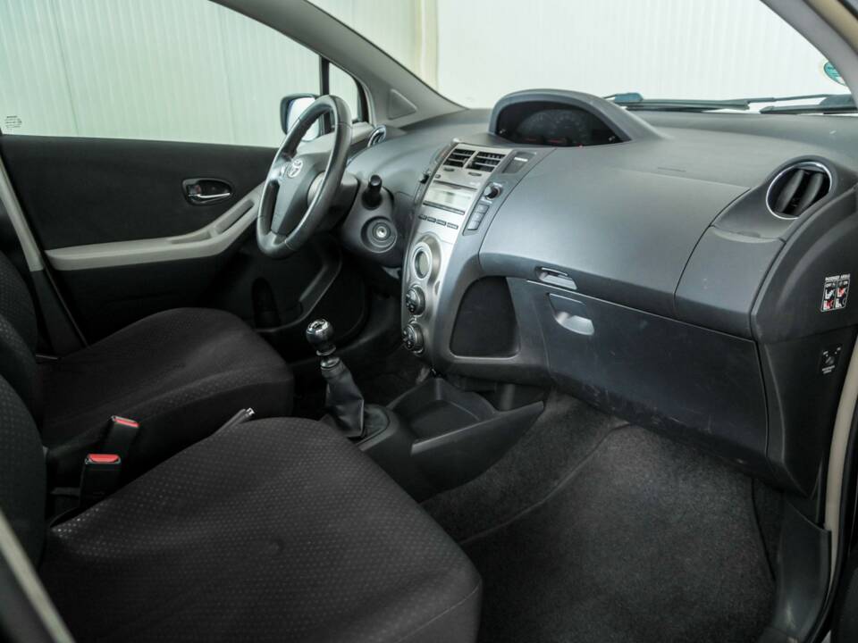 Bild 12/50 von Toyota Yaris 1.33 VVT-i (2011)