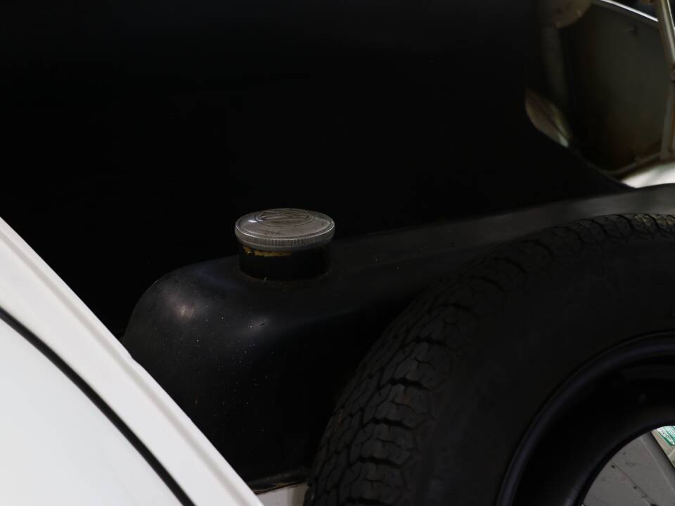 Image 42/44 of Volkswagen Beetle 1200 Export "Oval" (1956)