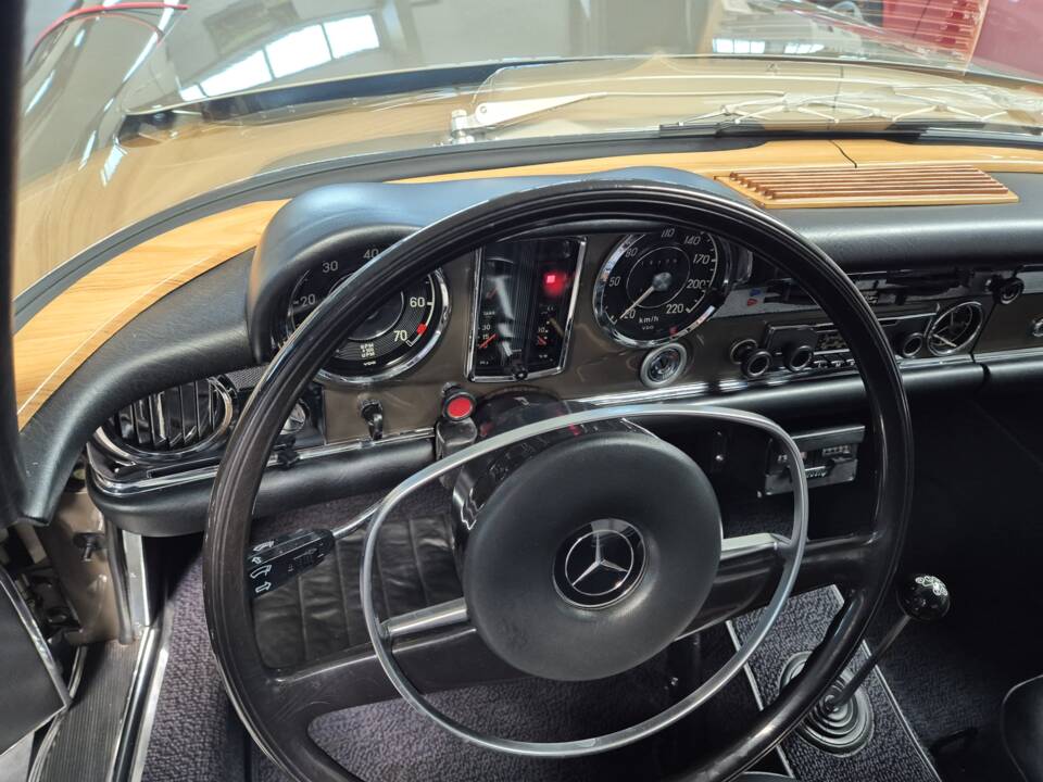 Bild 9/17 von Mercedes-Benz 280 SL (1969)