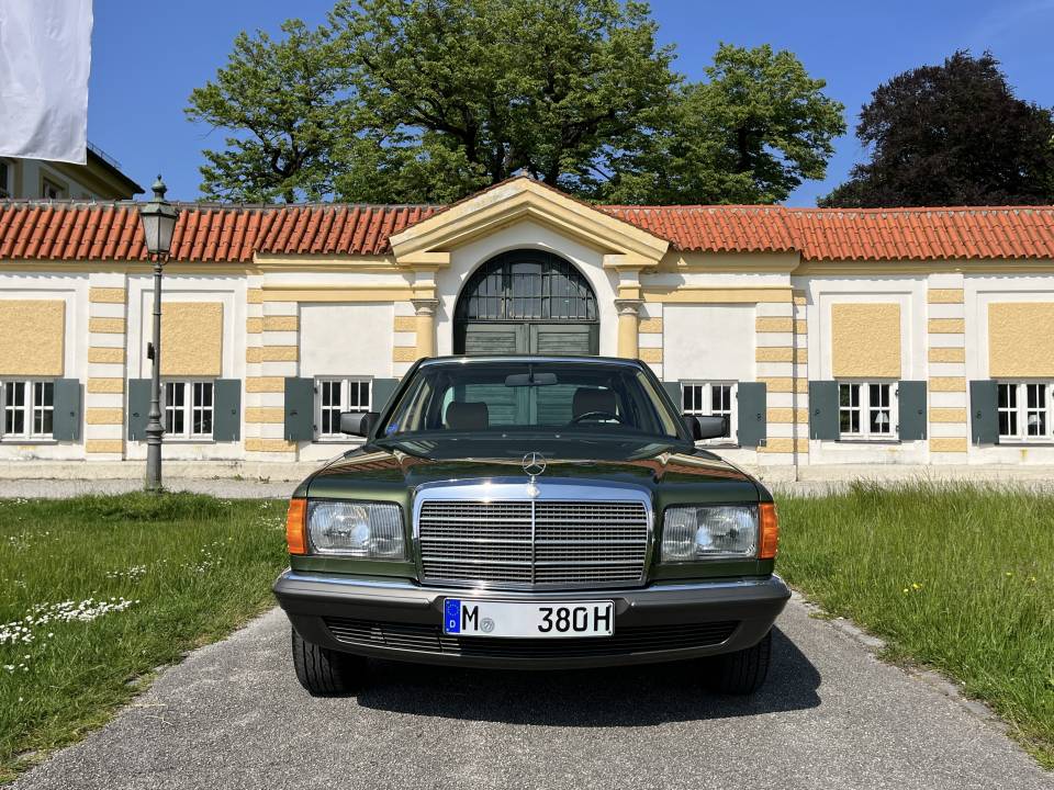 Image 4/50 of Mercedes-Benz 380 SE (1984)