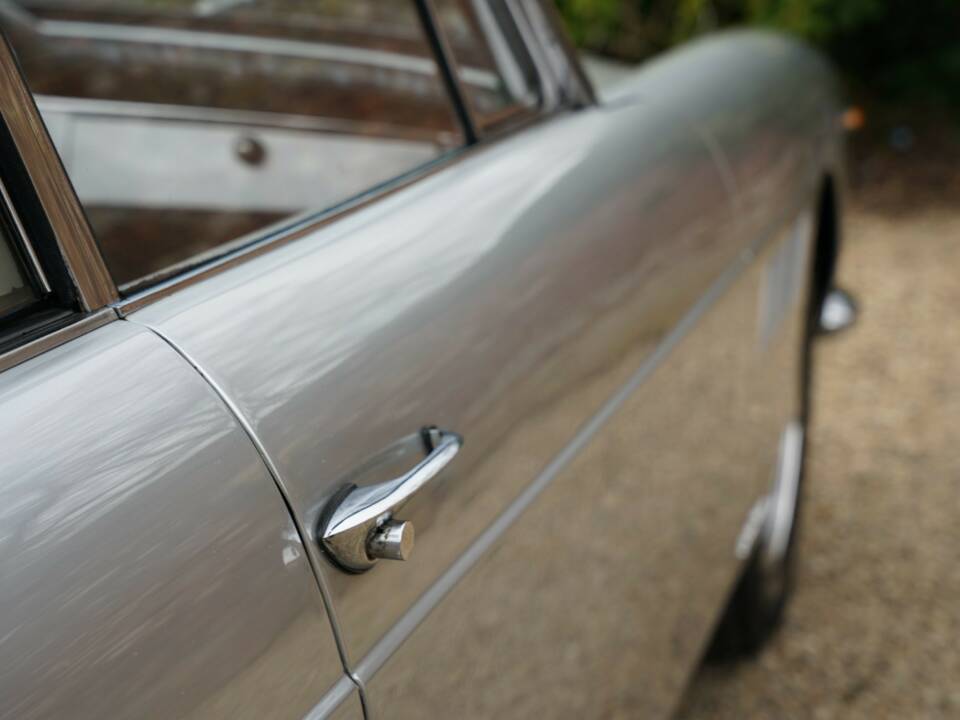 Image 32/50 of Ferrari 250 GT/E (1964)