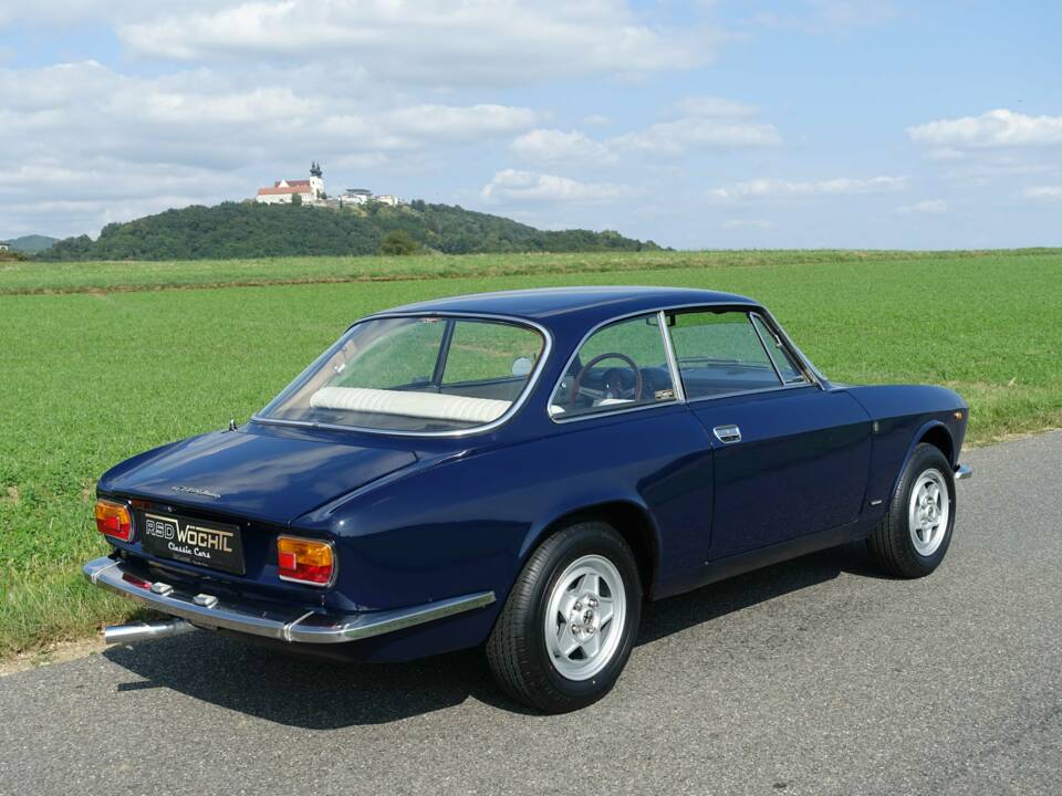 Bild 32/39 von Alfa Romeo Giulia 1600 GT Junior (1972)