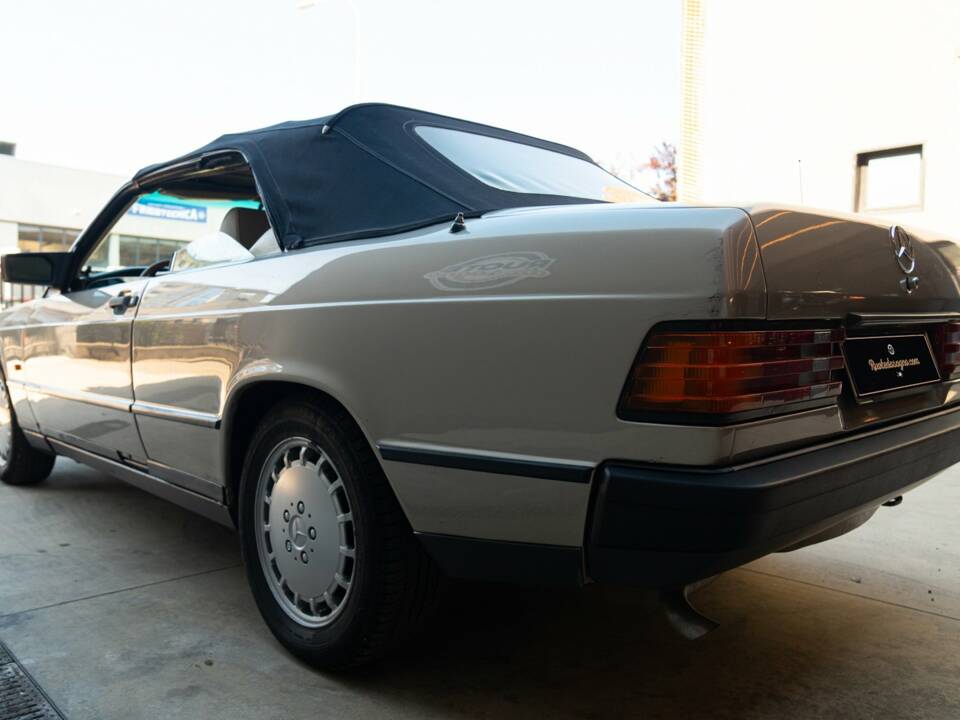 Image 5/33 de Mercedes-Benz 190 E (1989)