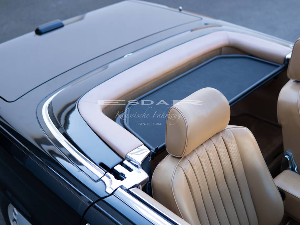 Image 19/37 of Mercedes-Benz 560 SL (1989)