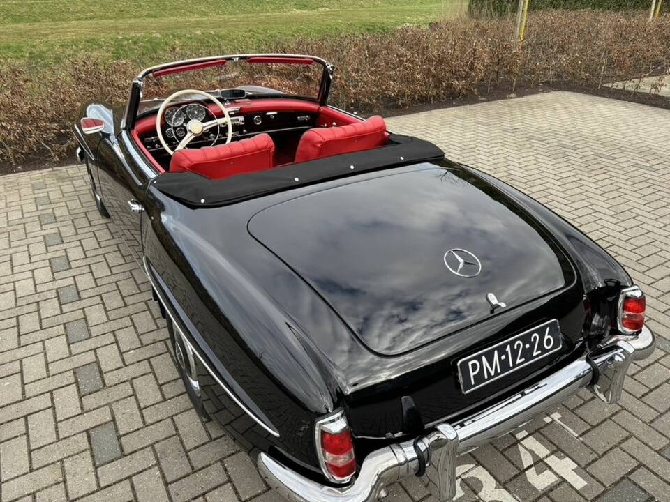 Image 7/8 of Mercedes-Benz 190 SL (1957)