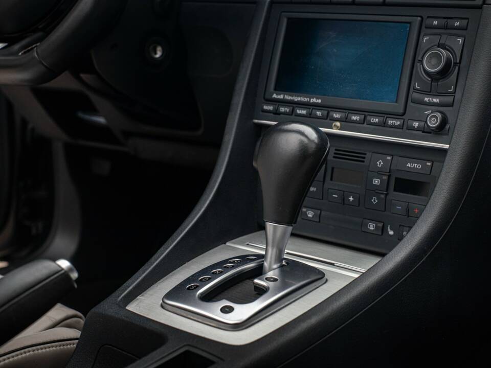 Image 24/39 of Audi S4 (2006)