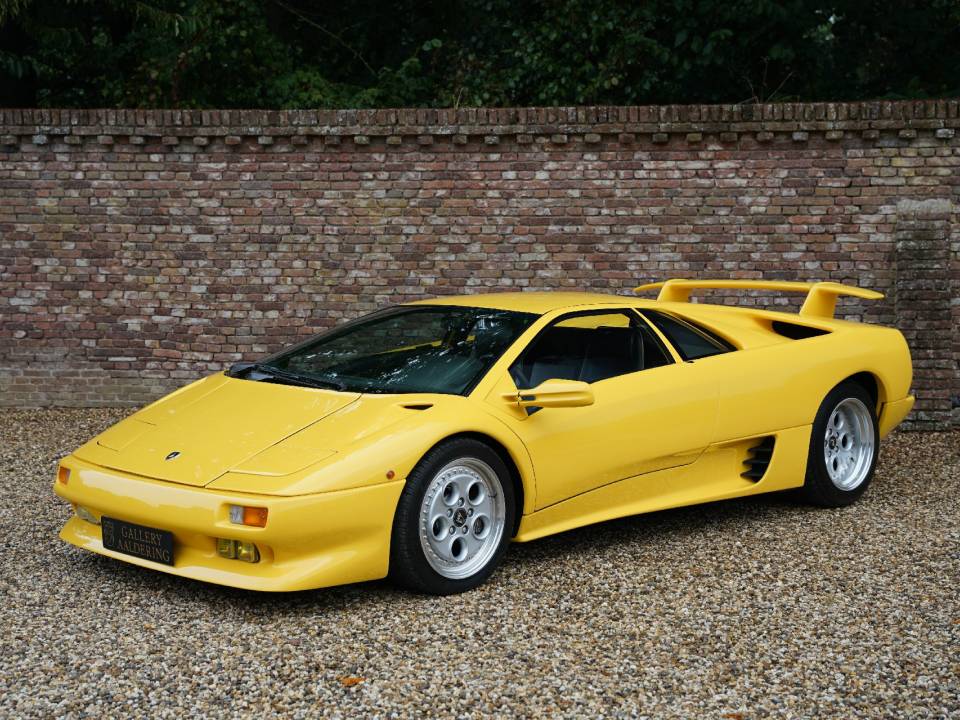 Image 25/50 of Lamborghini Diablo (1991)