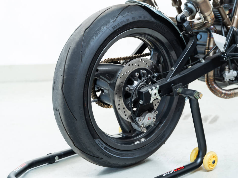 Image 21/28 of Ducati DUMMY (2002)