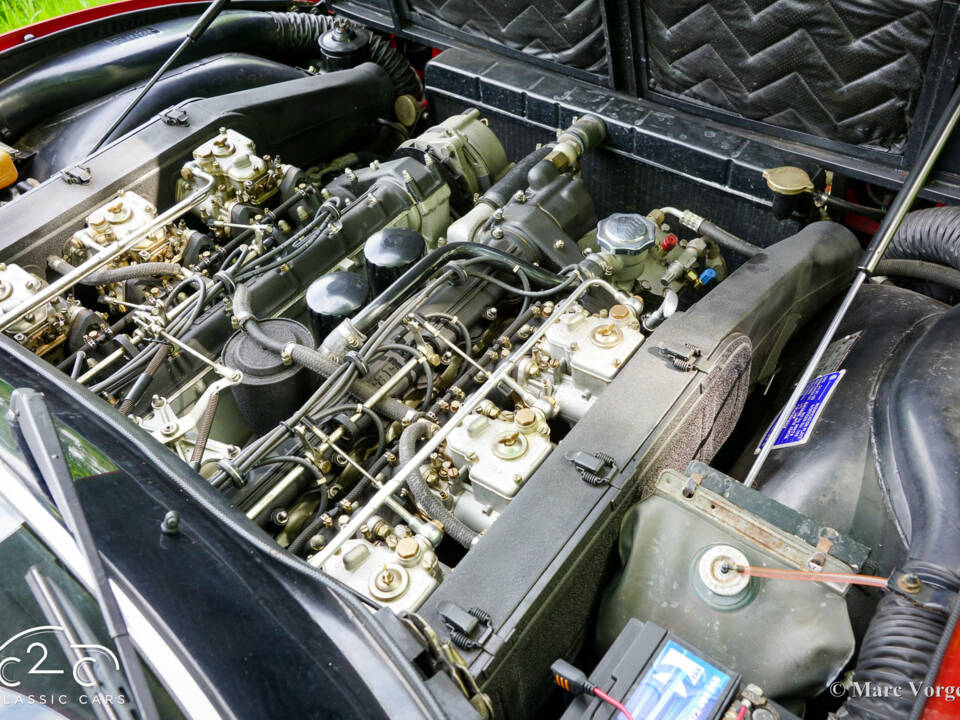 Image 29/80 of Ferrari 365 GTC&#x2F;4 (1972)
