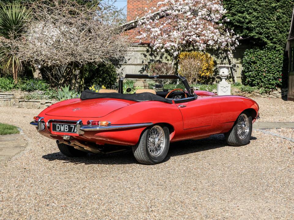 Immagine 35/42 di Jaguar E-Type (1968)