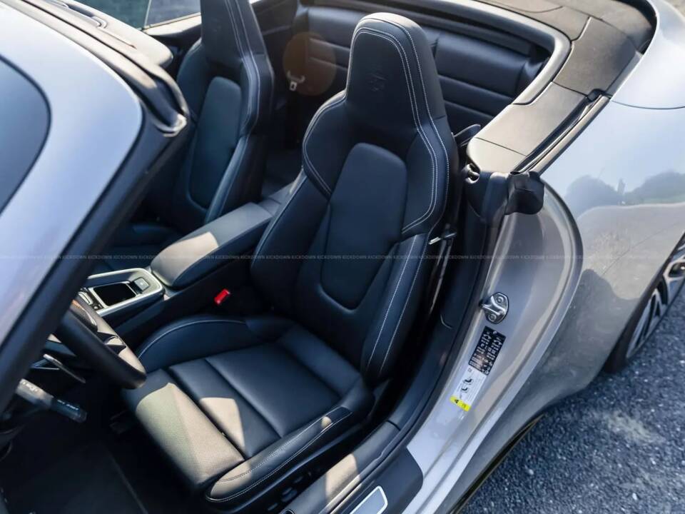 Image 5/15 de Porsche 911 Carrera (2023)