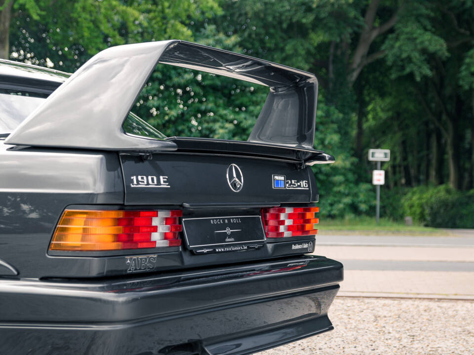 Imagen 18/51 de Mercedes-Benz 190 E 2.5-16 Evolution II (1991)