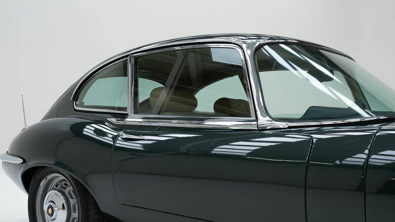 Image 13/15 de Jaguar Type E V12 (2+2) (1971)