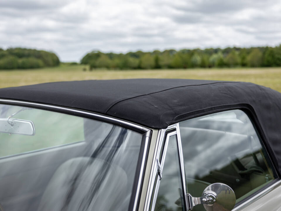 Immagine 34/57 di Aston Martin DB 6 Volante (1969)