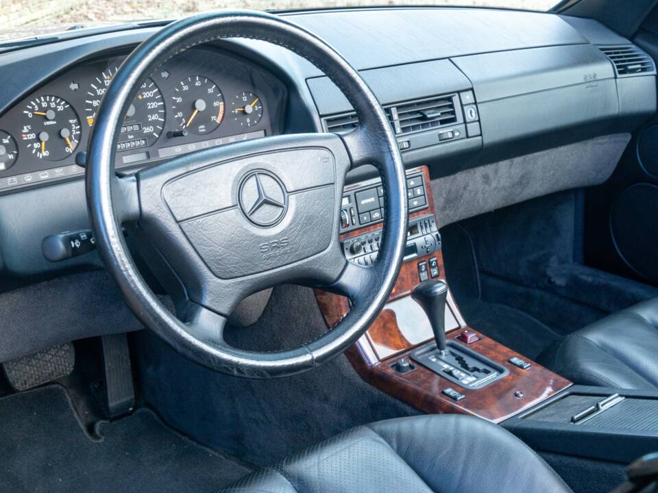 Image 3/50 of Mercedes-Benz 500 SL (1991)