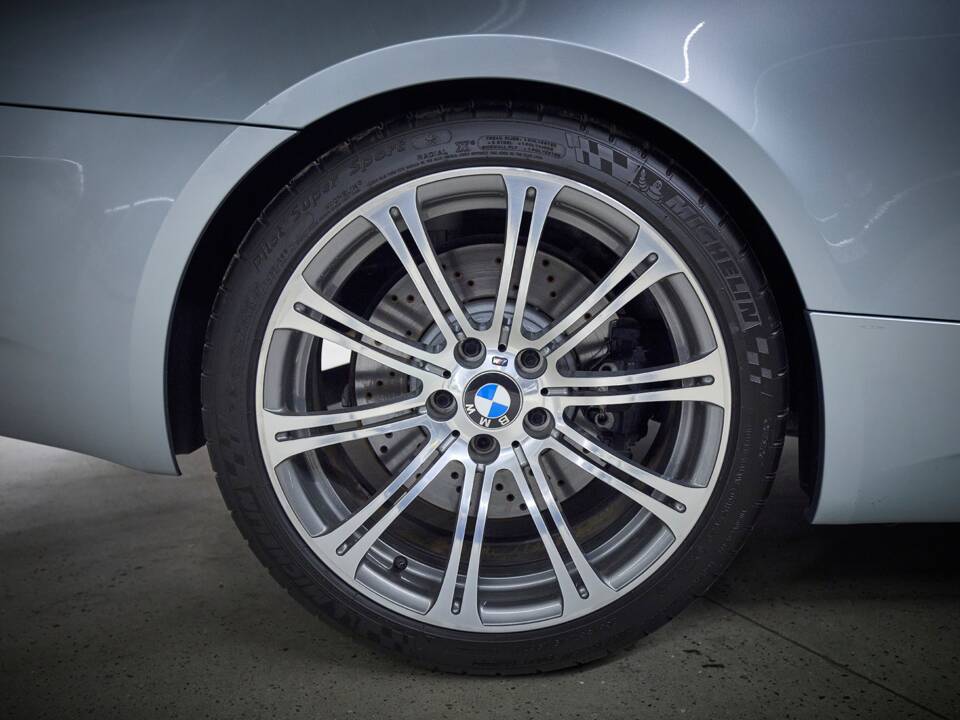 Image 37/100 of BMW M3 (2006)