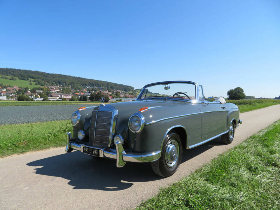 Immagine 1/23 di Mercedes-Benz 220 S Cabriolet (1957)