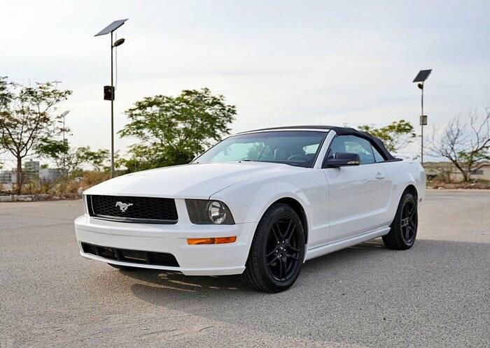 Image 2/7 de Ford Mustang V6 (2006)