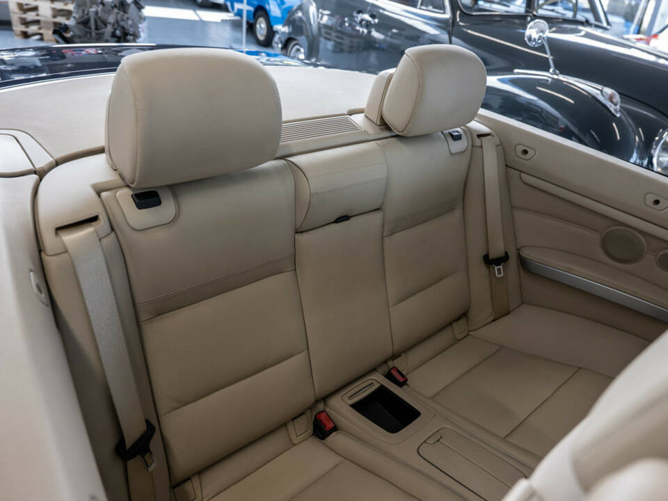Image 6/31 of BMW 320i (2008)