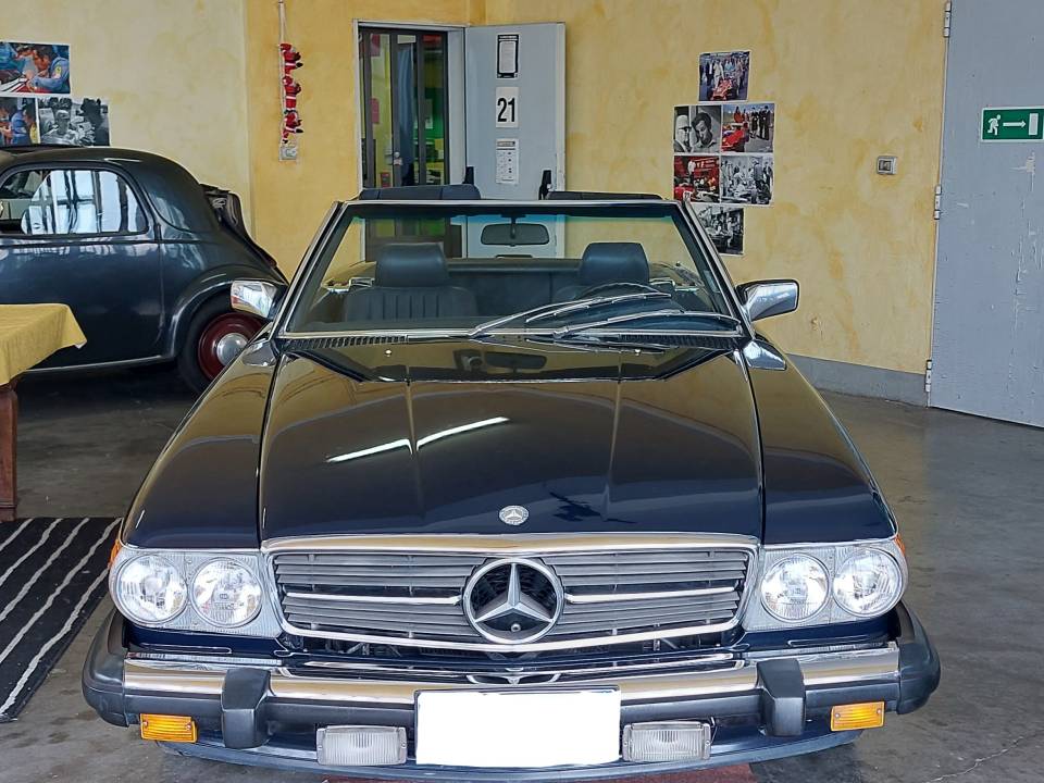 Image 2/11 of Mercedes-Benz 560 SL (1987)