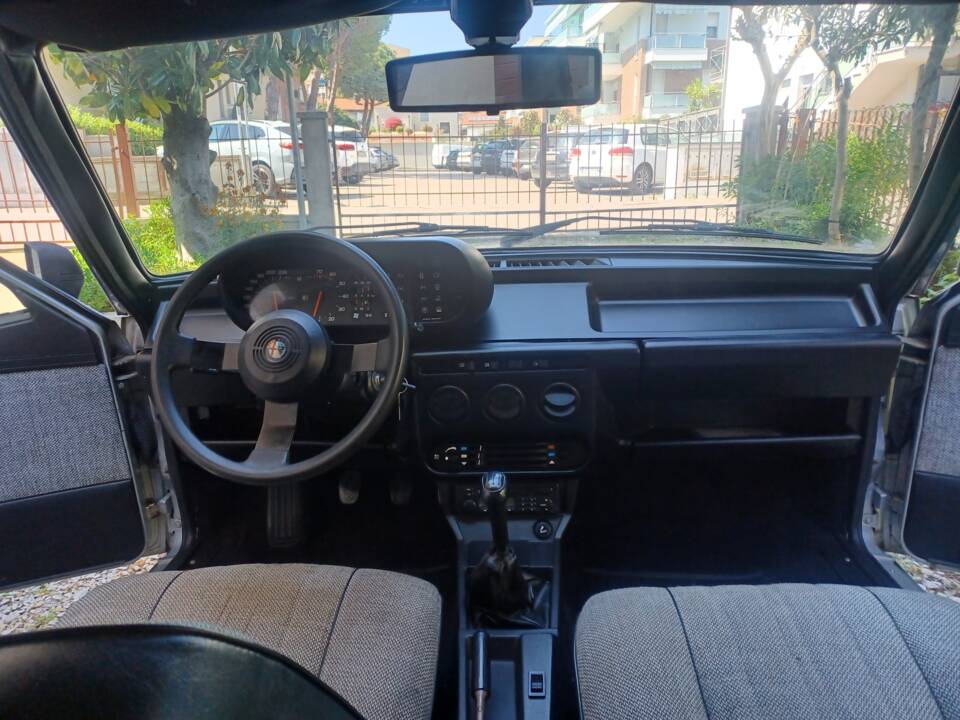 Immagine 26/81 di Alfa Romeo Giulietta 1.6 (1984)