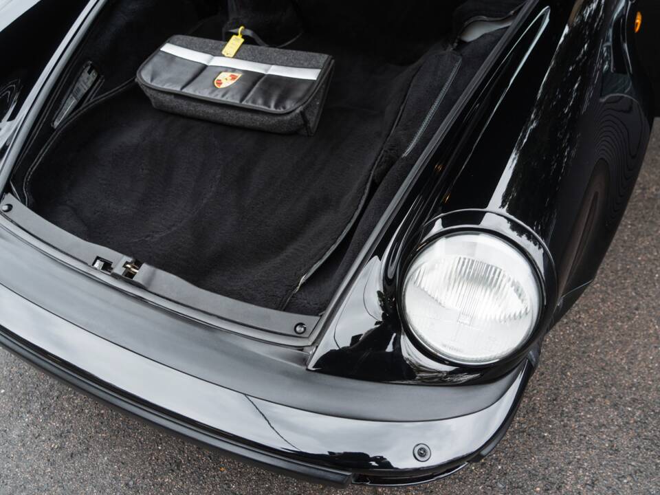 Image 23/67 of Porsche 911 Turbo 3.3 (1987)