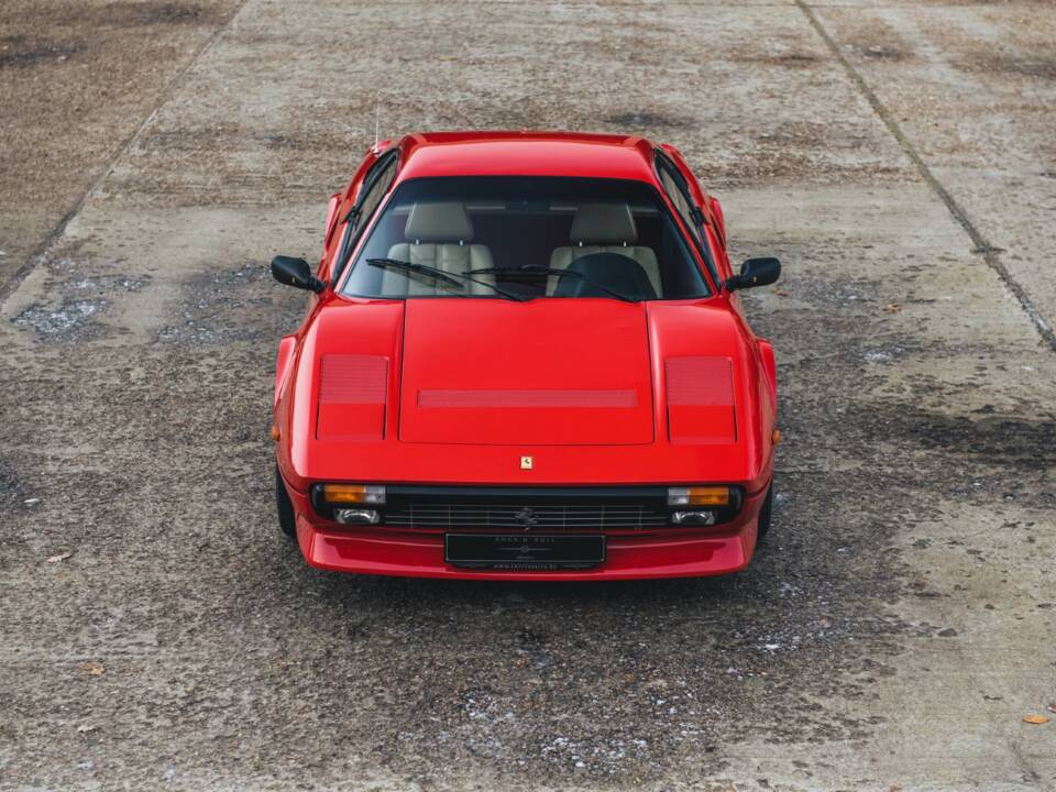 Bild 2/34 von Ferrari 308 GTB Quattrovalvole (1985)