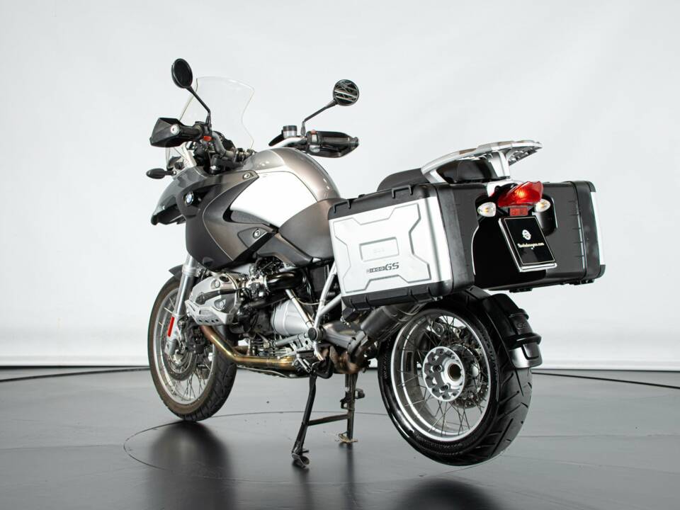 Imagen 2/50 de BMW DUMMY (2006)