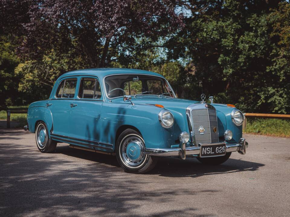 Image 28/50 of Mercedes-Benz 220 a (1956)
