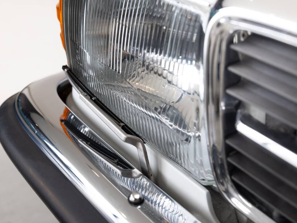 Image 25/35 de Mercedes-Benz 500 SL (1984)