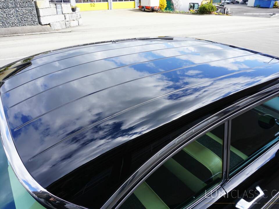 Image 33/77 of Ford Fairlane 500 Club Victoria (1958)