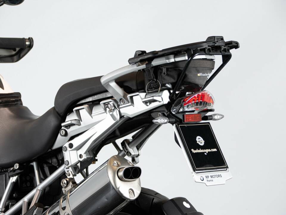 Image 11/50 of BMW DUMMY (2010)