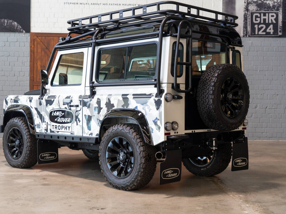 Bild 5/30 von Land Rover Defender 90 Works V8 (2012)