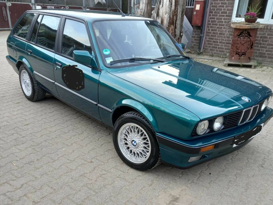 Image 2/6 of BMW 316i Touring (1993)